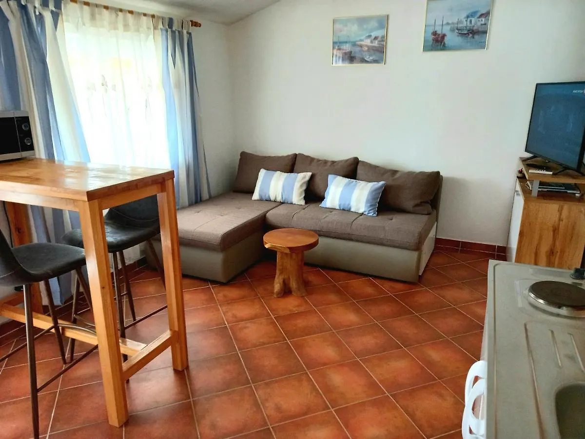 Studio Apartment Nina Pula