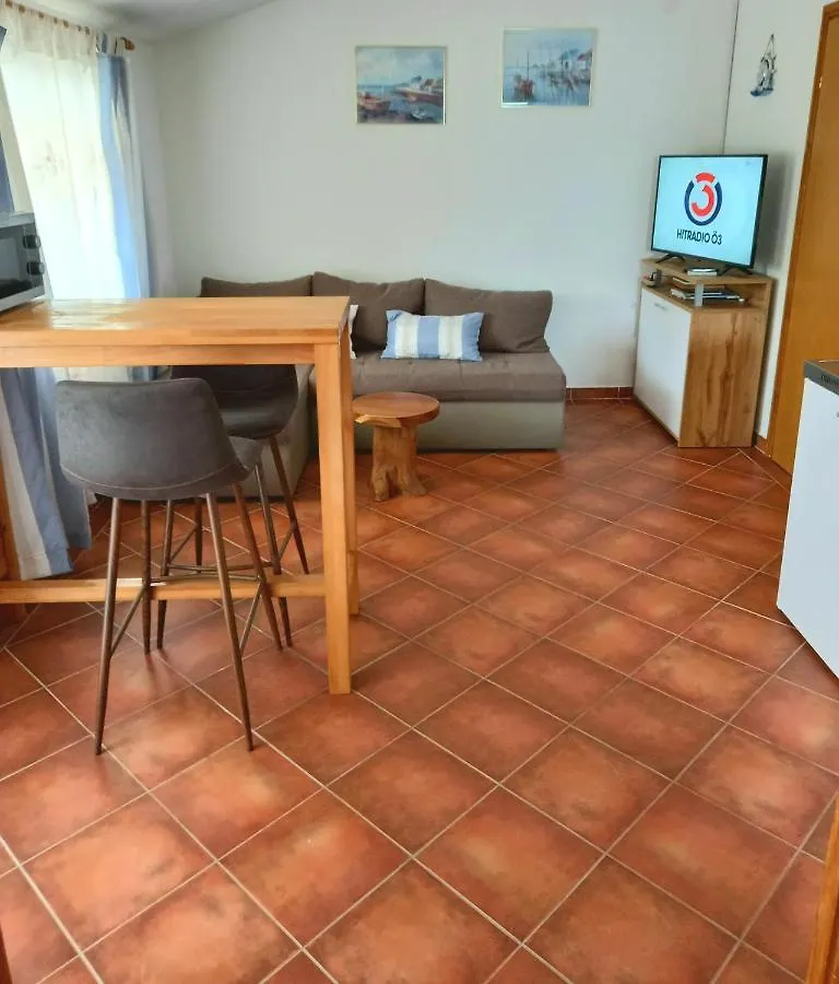 Studio Apartment Nina Pula 0*,